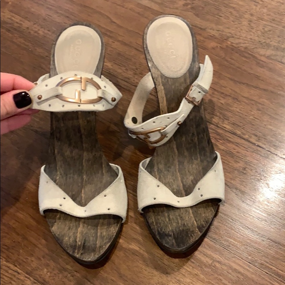 Gucci wood and suede heels with rose gold detail
